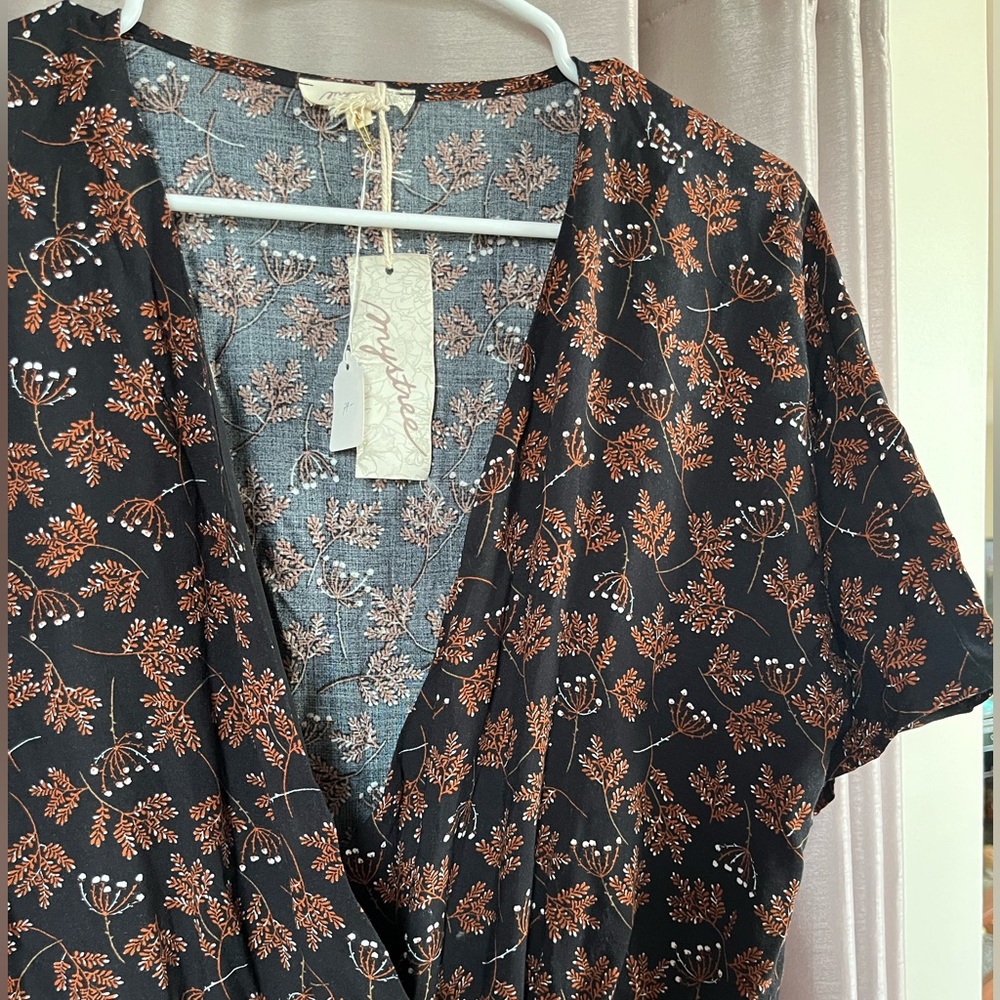 NWT- Mystree Black and Brown Floral Short-Sleeved Jumpsuit - sz M